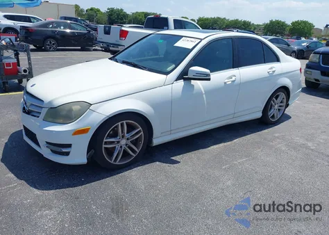 2013 Mercedes-Benz C 250 Luxury/Sport из США, поврежденный, VIN WDDGF4HB8DR267050